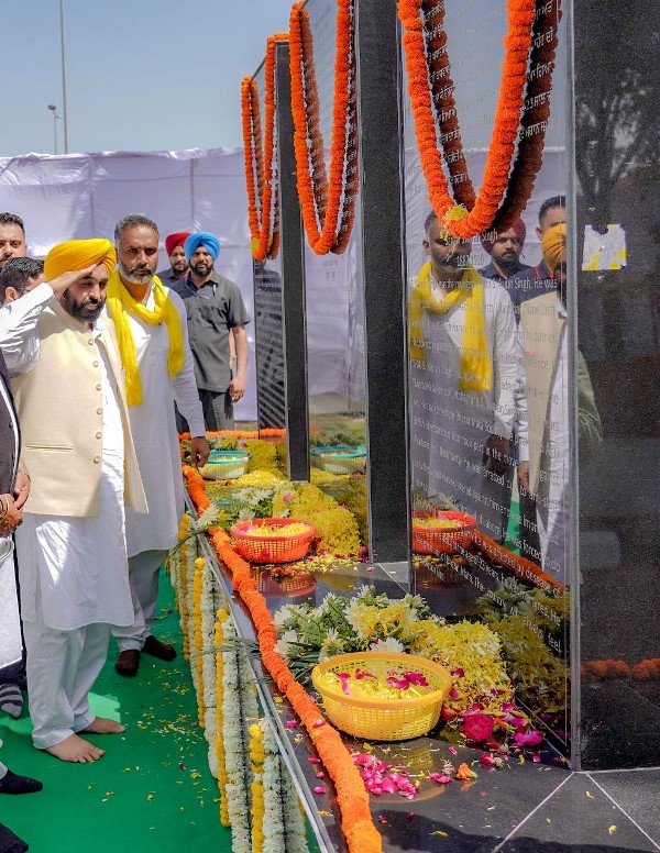 Punjab CM Bhagwant Mann pays floral tribute to Bhagat Singh, Rajguru and Sukhdev