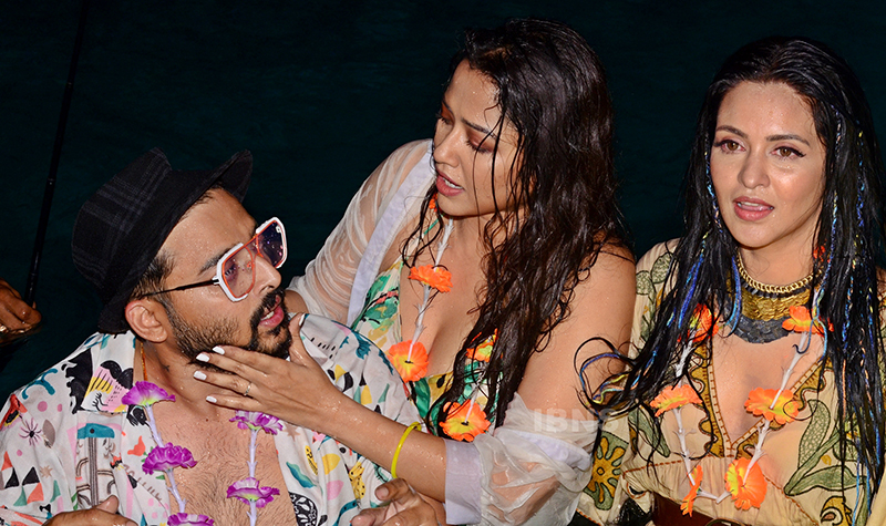 Team Abar Bibaho Obhijaan makes splash in water launching Mon Bajare song