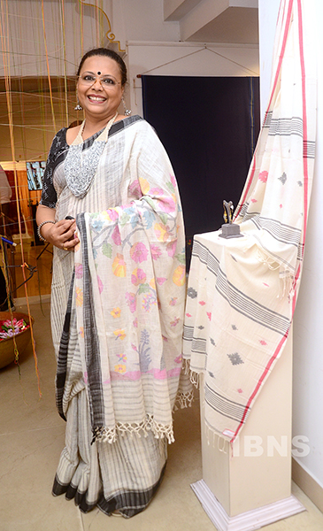 Lopamudra Mitra inaugurates jewellery, saree exhibition in Kolkata