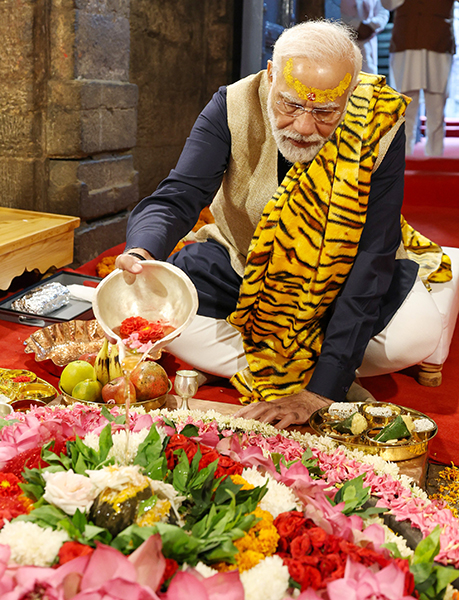 PM Modi offers prayers at Jageshwar Dham in Uttarakhand