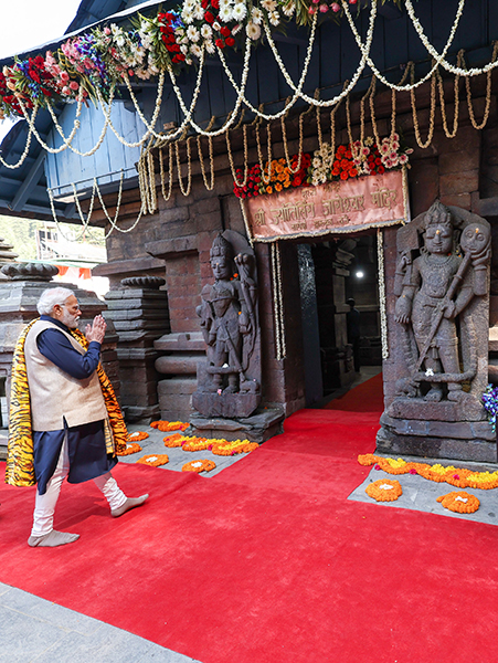 PM Modi offers prayers at Jageshwar Dham in Uttarakhand