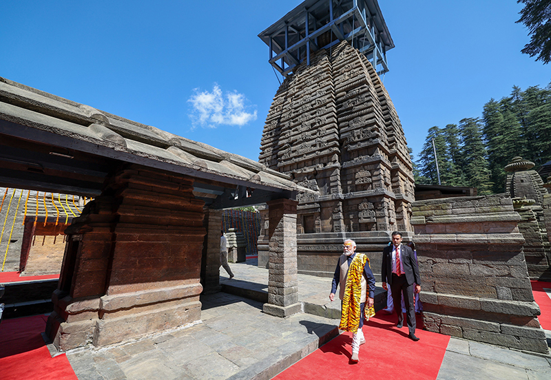 PM Modi offers prayers at Jageshwar Dham in Uttarakhand