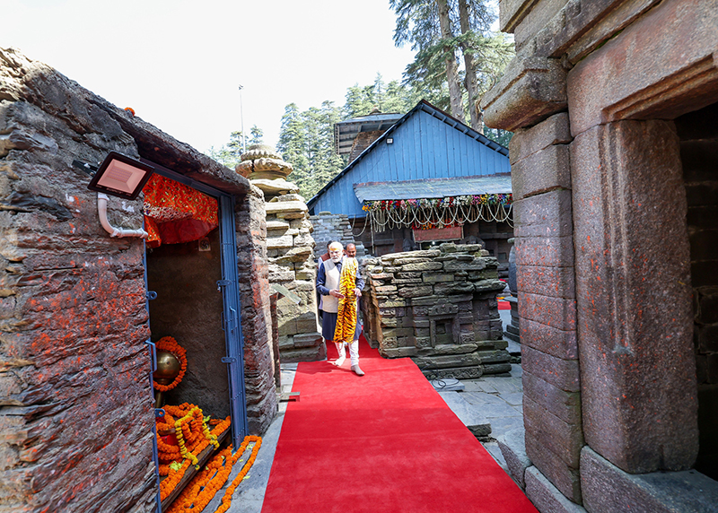 PM Modi offers prayers at Jageshwar Dham in Uttarakhand