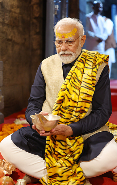 PM Modi offers prayers at Jageshwar Dham in Uttarakhand