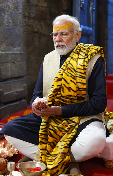 PM Modi offers prayers at Jageshwar Dham in Uttarakhand