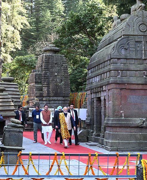 PM Modi offers prayers at Jageshwar Dham in Uttarakhand