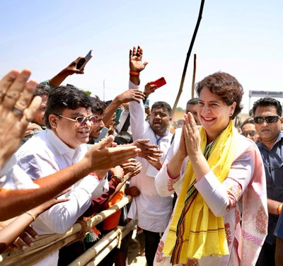 Priyanka Gandhi Vadra greets supporters in Jabalpur