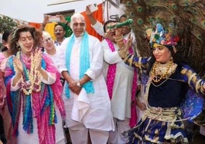 Indian Defence Minister  Rajnath Singh hosts colorful Holi celebrations, US Commerce Secy Raimondo, EAM attend