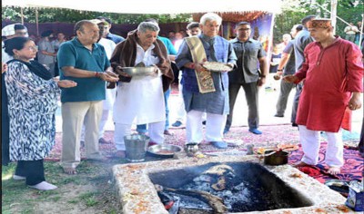 LG Manoj Sinha pays obeisance at Mata Roop Bhawani temple Srinagar