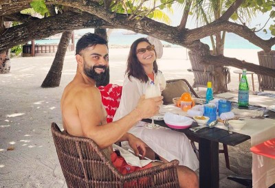 It's a beach date for Virat Kohli, Anushka Sharma. See pic