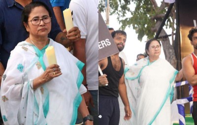 'My heart goes out to protesting wrestlers': Mamata Banerjee participates in candlelight vigil