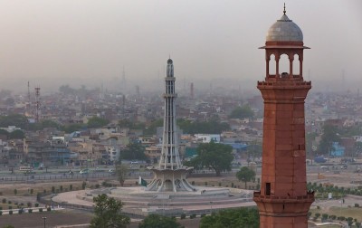 Lahore: Authorities planning artificial rain to tackle pollution, smog