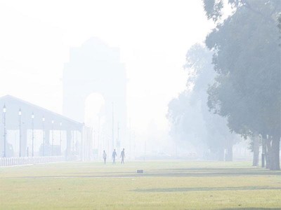 Thick smoke engulfs Delhi: Schools shut as air quality reaches 'severe' category