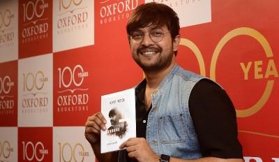 Actor Sourav Chakraborty talks about his poetry book Khobor Ache