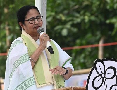 Bengal: Mamata Banerjee accuses Governor Bose of violating Constitution by appointing VCs