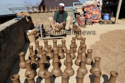 Kashmiri Musical instrument 'Tumbaknari' is gaining demand this wedding season