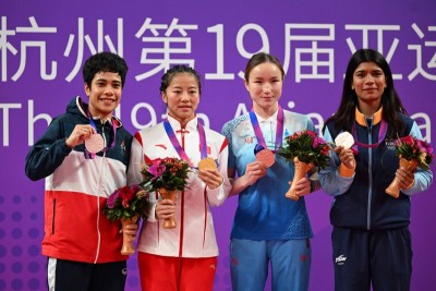 Indian boxer Nikhat Zareen posing with winners of Women's 45-50 Kg Boxing event at Asian Games