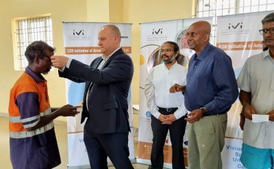 Australian MP and Shadow Minister distributes eye glasses for beneficiaries of IVI campaign