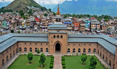 Jammu and Kashmir: War of words over closure of Jamia mosque in Srinagar