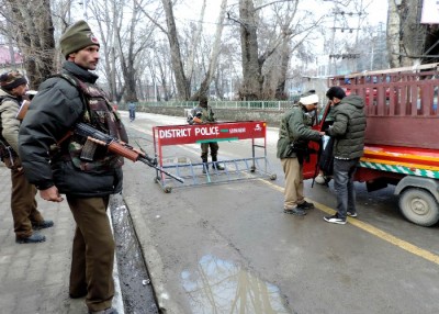 Jammu and Kashmir: Police arrest 4 Lashakr-e-Taiba associates in Budgam