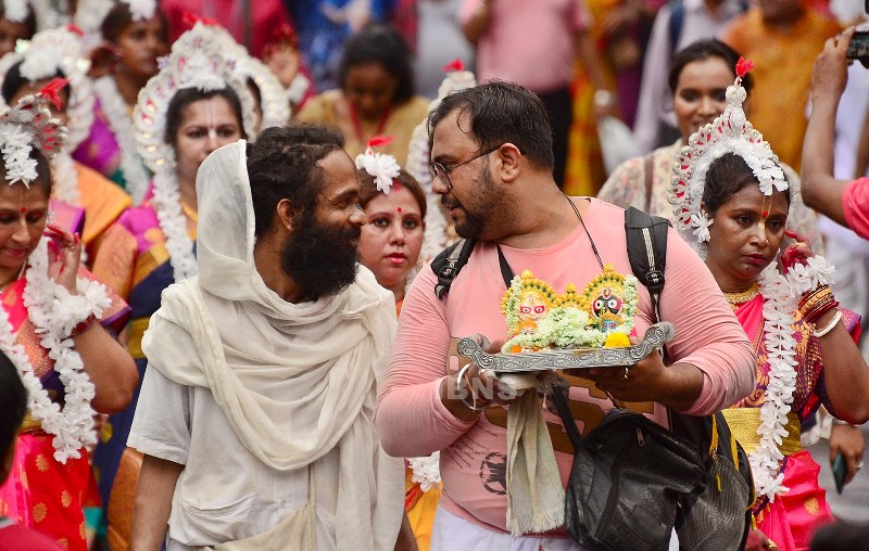 Bengal CM Mamata Banerjee joins ISKCON Ratha Yatra in Kolkata