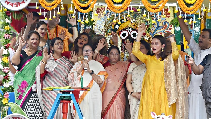 Bengal CM Mamata Banerjee joins ISKCON Ratha Yatra in Kolkata