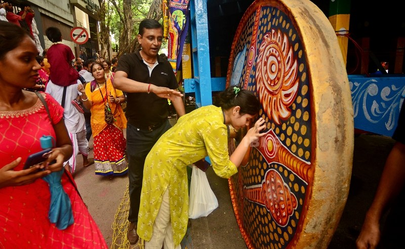 Bengal CM Mamata Banerjee joins ISKCON Ratha Yatra in Kolkata