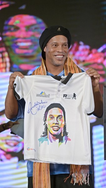 Ronaldinho in Kolkata amid Durga Puja festivities