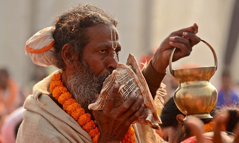 Over one lakh people chant Bhagavad Gita verses in Kolkata's Brigade Parade Ground