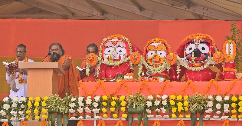 Over one lakh people chant Bhagavad Gita verses in Kolkata's Brigade Parade Ground