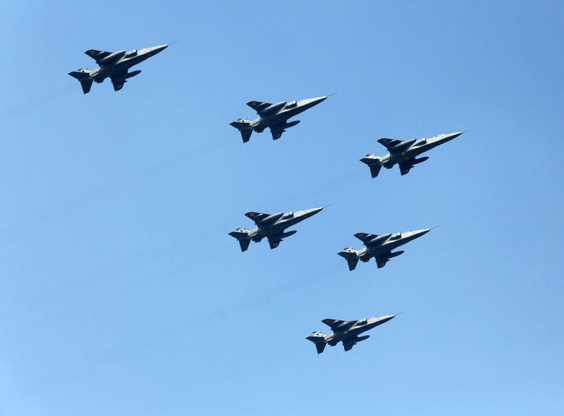 IAF displays flying skills during R-Day parade rehearsals in Delhi