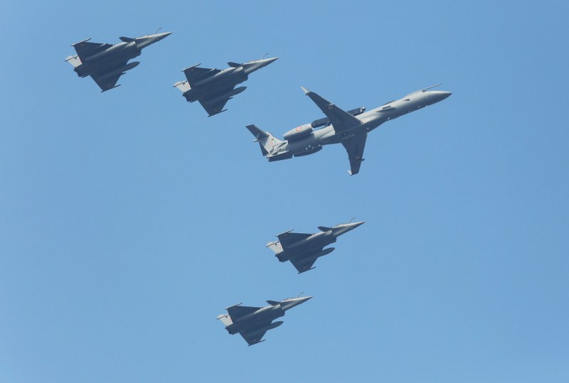 IAF displays flying skills during R-Day parade rehearsals in Delhi