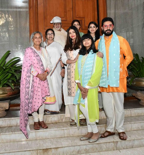 Mamata Banerjee meets Amitabh Bachchan, and his family in Mumbai