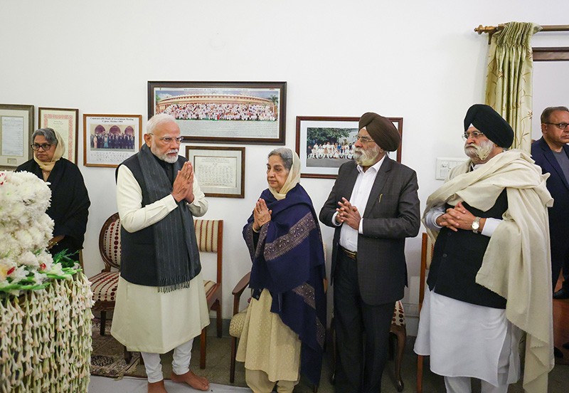 In images: PM Modi pays last respect to Manmohan Singh