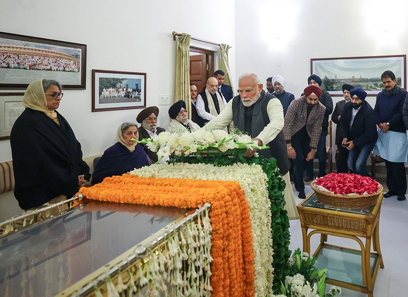 In images: PM Modi pays last respect to Manmohan Singh