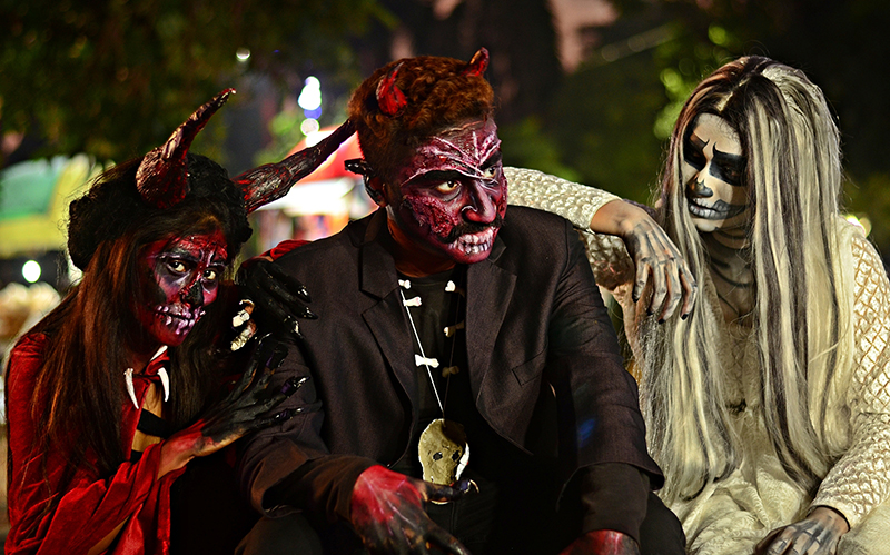 Halloween: Kolkata immerses in the spooky celebration