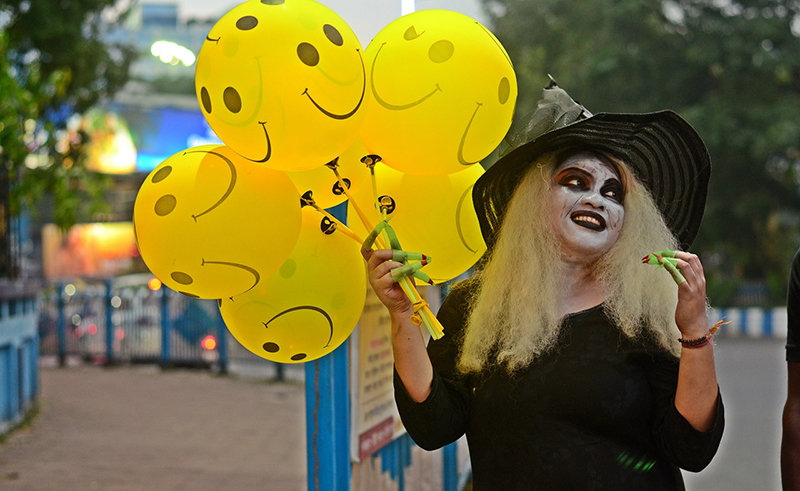 Halloween: Kolkata immerses in the spooky celebration