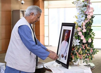 Bangladesh interim government chief Muhammad Yunus visits Indian Embassy, pays tribute Manmohan Singh