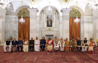 Droupadi Murmu hounours Venkaiah Naidu, Usha Uthup, Mithun Chakraborty with Padma Awards