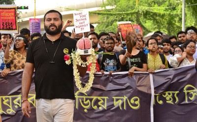 RG Kar: Junior doctors spend second night outside Swasthya Bhavan after govt declines protesters' conditions for talks