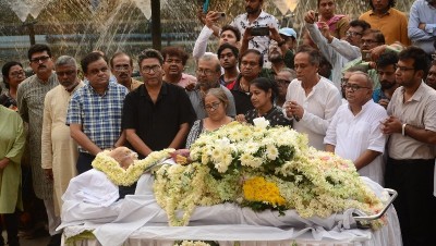 In images: Last journey of veteran Bengali actor and playwright Manoj Mitra