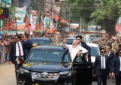 PM Modi being welcomed in Kerala