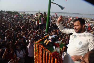 After Lalu, ED interrogates Tejashwi Yadav in 'land for job' scam