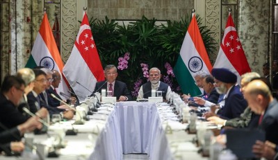 Narendra Modi invites Singaporean business leaders to look for investment oppurtunities in India