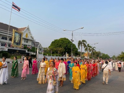 Thousands of devotees pay tributes to Lord Buddha's relics in Thailand's Ubon Ratchathani