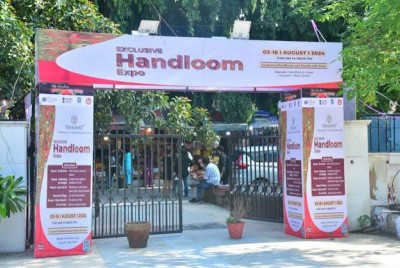 National Handloom Development Corp holds expo at Delhi's Janpath to mark 10th National Handloom Day