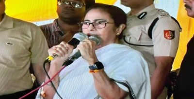 RG Kar: Mamata Banerjee shows up at junior doctors' protest site, requests them to join work with promise of justice