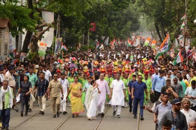 In Images: Mamata Banerjee holds roadshow in Kolkata