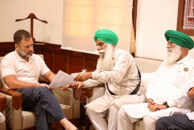 Rahul Gandhi meets farmer leaders from six states in Parliament