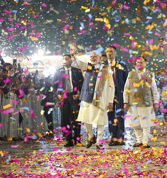 In Images: Modi thanks BJP workers for Maharashtra victory